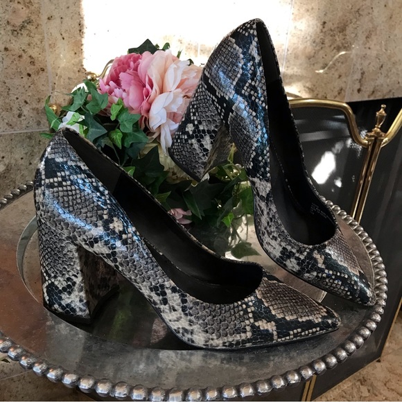 Charles David Shoes - Charles David Vasto Python Pumps 10